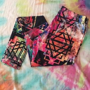 NWOT brightly colored Aztec print leggings M